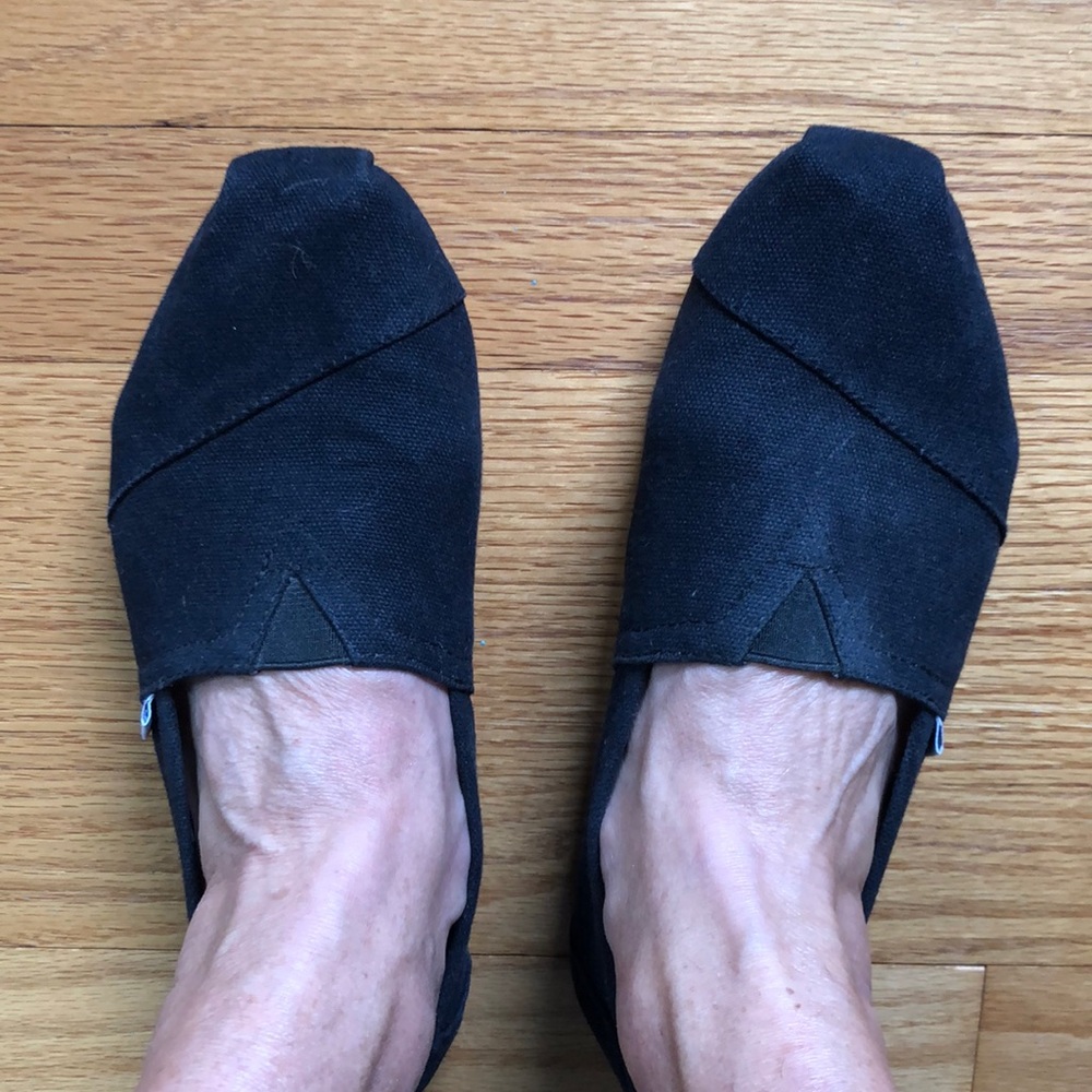 Toms black slip on